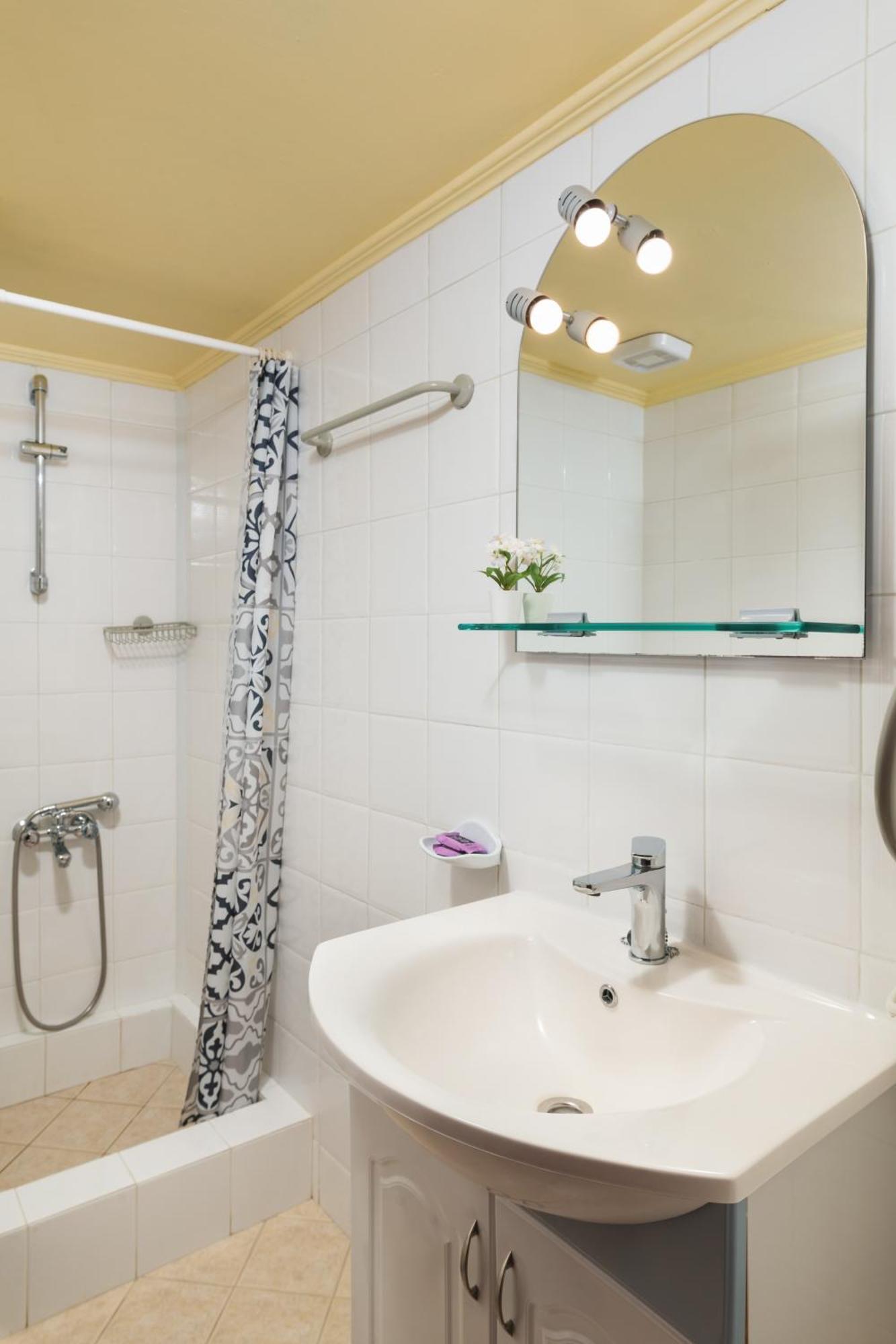 كاليفيس Aphrodite Apartments الغرفة الصورة