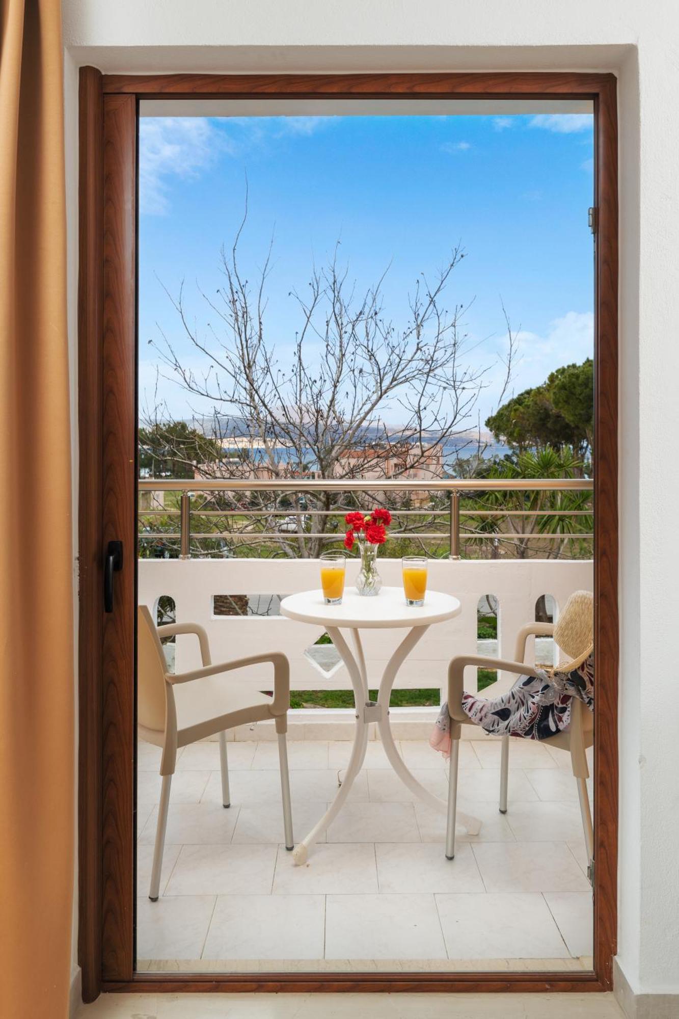 كاليفيس Aphrodite Apartments المظهر الخارجي الصورة