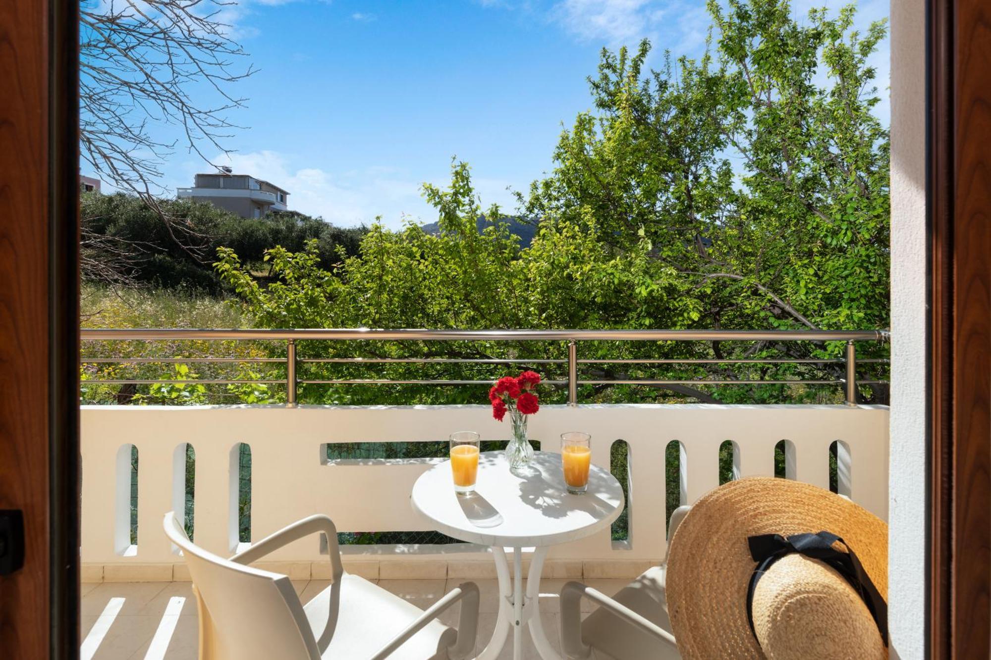 كاليفيس Aphrodite Apartments المظهر الخارجي الصورة